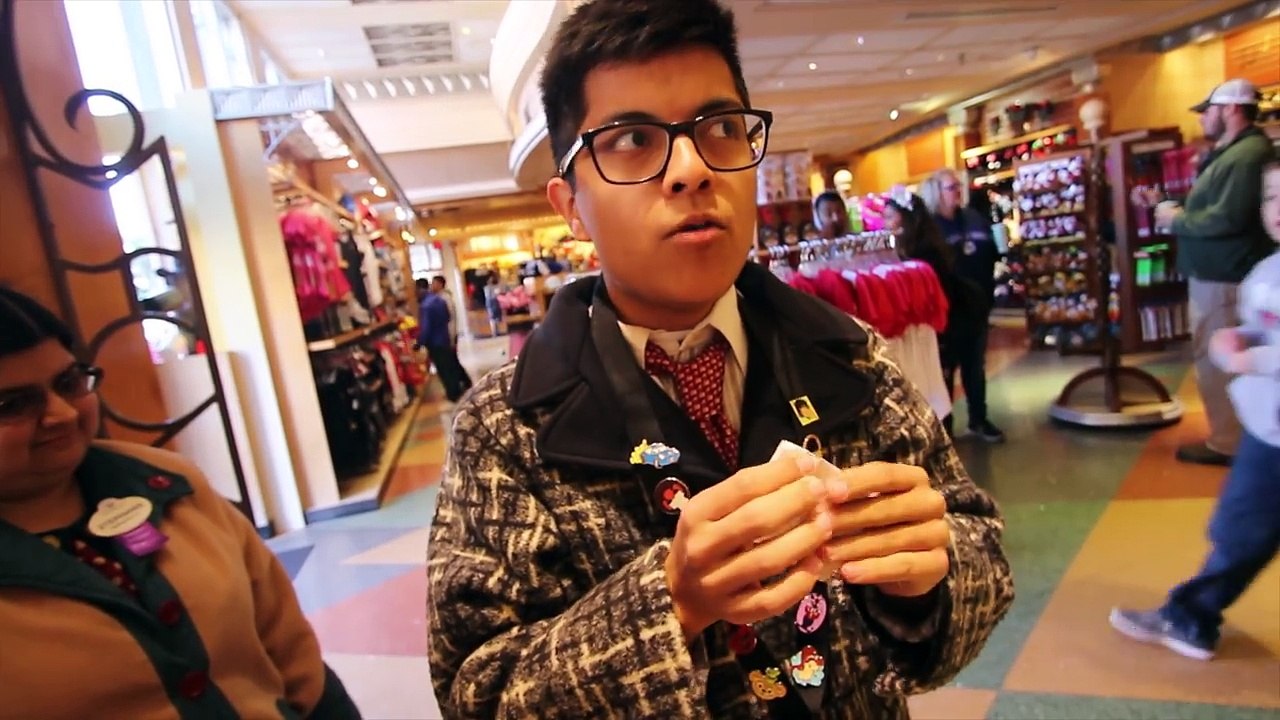 CAPTAIN PHASMA IS SOME TRASH At Star Wars Launch Bay Hollywood Studios | Disney World Vlog