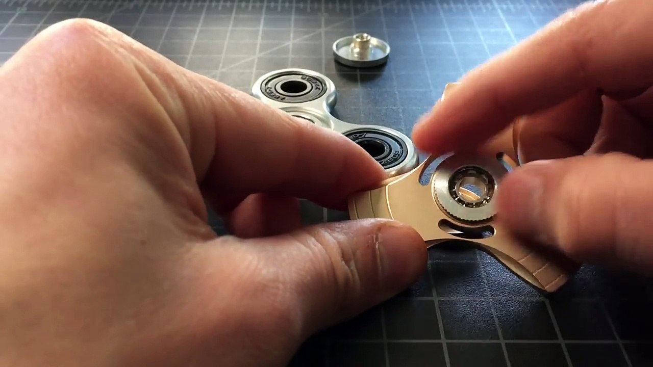 How to fix a fidget spinner that wont spin Видео Dailymotion