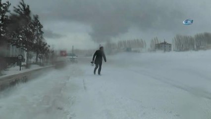 Erzurum'da Tipi Hayatı Felç Etti