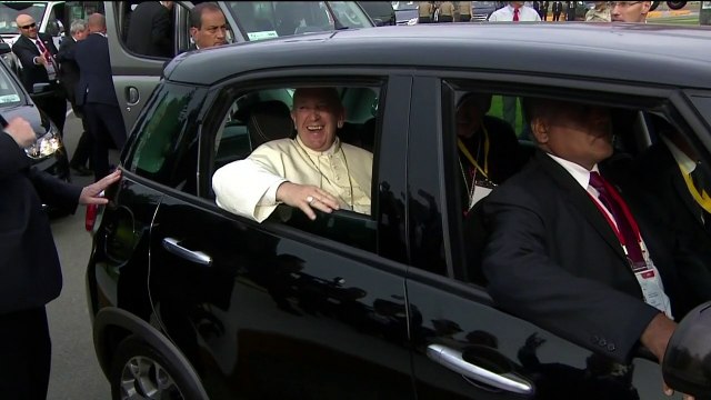 El papa llega a Perú entre reclamos indígenas y ambientalistas