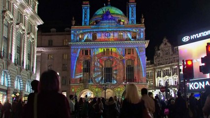 [영상] 런던 밤을 화려하게 수놓는 라이트 쇼 / YTN