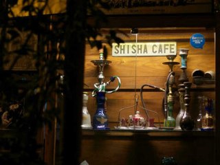 നിയമവിരുദ്ധമായി ഷീഷ കഫെ , ഏഴു വിദ്യർത്ഥികളെ പോലീസ് അറസ്റ്റ്  ചെയിതു | Oneindia Malayalam