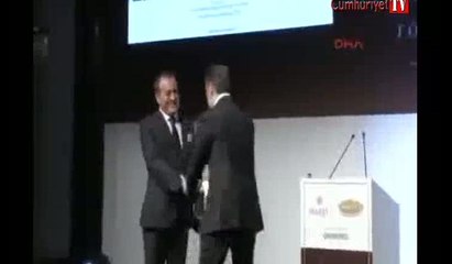 Aziz Sancar, Nobel kimya Ödülü replikasını Artukulu Üniversitesi'ne bağışladı