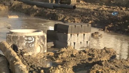 Metro Çalışması Sırasında Ana Su Borusu Patladı, Yollar Göle Döndü
