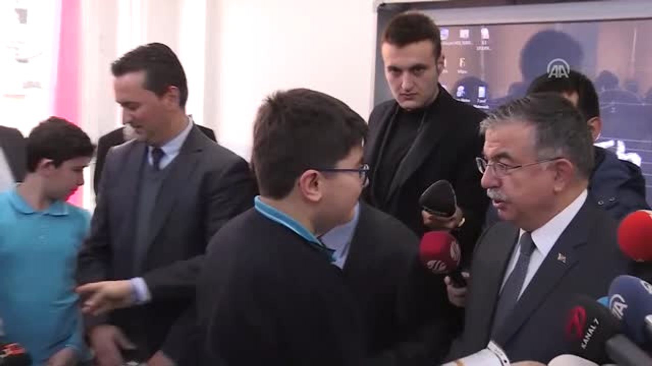 Milli Eğitim Bakanı Yılmaz Karne Dağıtım Törenine Katıldı (2)