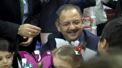 Bakan Özhaseki, Karne Dağıttı (2)