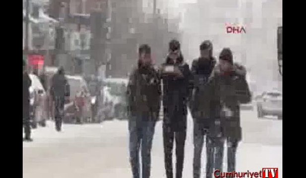 Doğu'da kar, 821 köy ve mahallenin yolunu kapattı