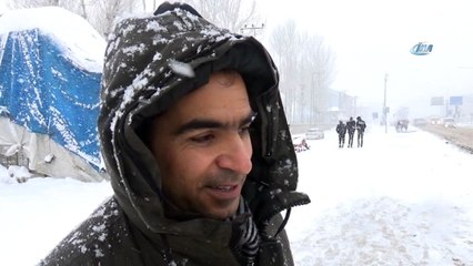 Yüksekova’da kar yağışı