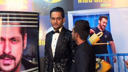 Vikas Gupta's Grand Welcome By His Team Post BIGG BOSS 11