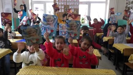 Üçüzler karnelerini aldı