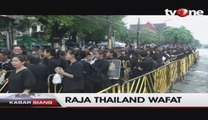 Ribuan Warga Thailand Antre di Istana untuk Doakan Raja