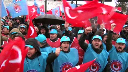 Metal işçilerinden tabutlu eylem