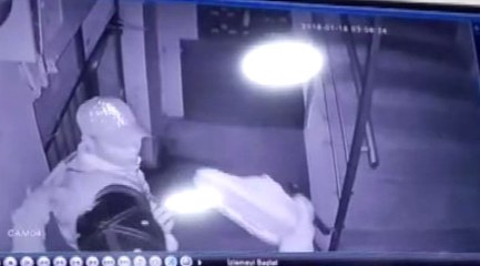 Seçici Hırsızlar Ayakkabıları Çalmadan Önce Denediler