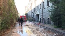 İzmir'de üniversite binasında çıkan yangın söndürüldü