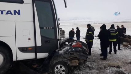 Yolcu Otobüsü ile Otomobil Çarpıştı: 1 Ölü, 2 Yaralı