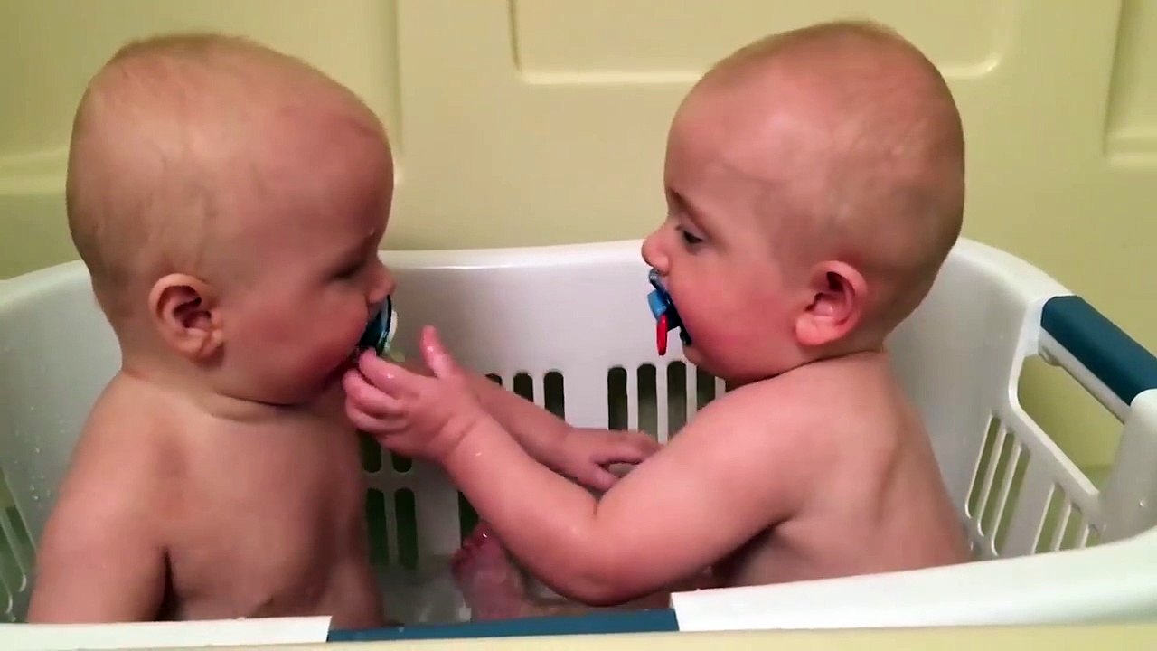 Twins_Share_A_Pacifier___Cutest_Moments