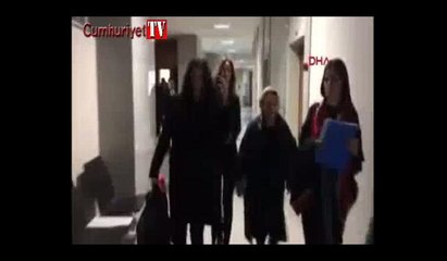 Télécharger la video: Demet Şener ile İbrahim Kutluay boşandı