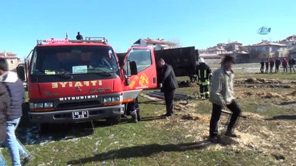 Afyonkarahisar’da saman yüklü kamyon alev aldı