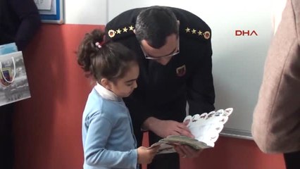 Jandarma'dan Miniklere Karne Hediyesi