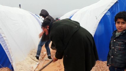 Suriye'deki çadır kentler çamur içinde - İDLİB