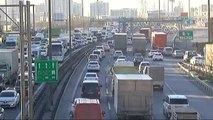 İstanbul'da Cuma Kabusu!  Yarıyıl Tatili Nedeniyle Trafik Durma Noktasına Geldi