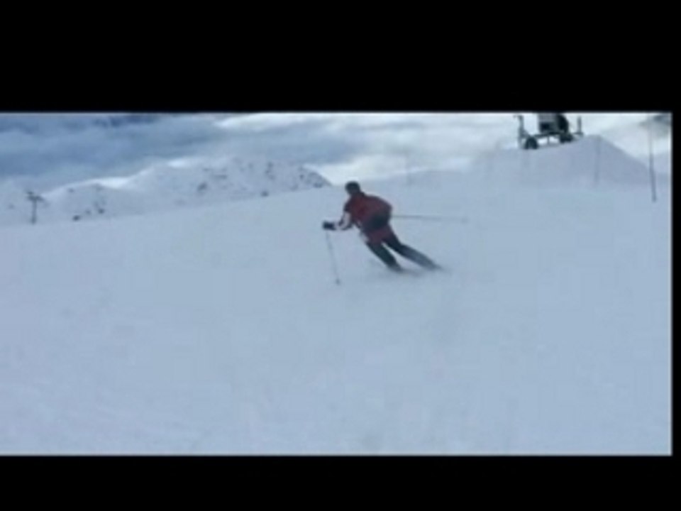 Je descends les pistes avec mes skis [teaser]