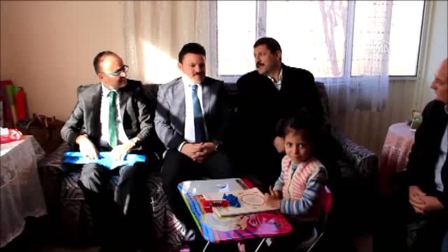 Lösemi Hastası Elmalı, Karnesini Evinde Aldı