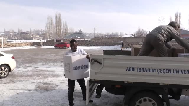 Öğrencilere Sıcak Karne Hediyesi