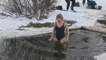 Rusia celebra la epifanía en aguas heladas