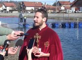 Veroučitelj iz Bora Uroš Živanović prvi doplivao do Časnog krsta, 19. januar 2018. (RTV Bor)