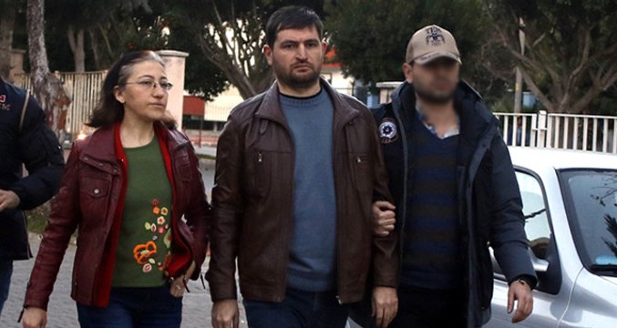 FETÖ Firarisi Eski Hakim ve Savcı Eşi Vitrin Arkasında Saklanırken Yakalandı