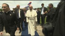 Papa Francisco llega a la Amazonía de Perú