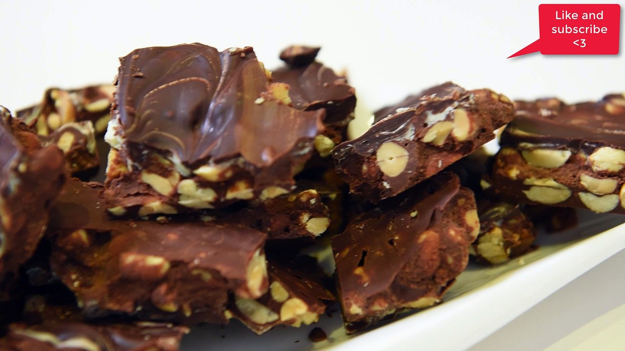 Homemade peanut chocolate / Schokolade mit Erdnüssen zum nachmachen