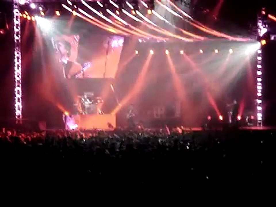 Muse - Hysteria, Point Theatre, Dublin, Ireland  11/3/2006