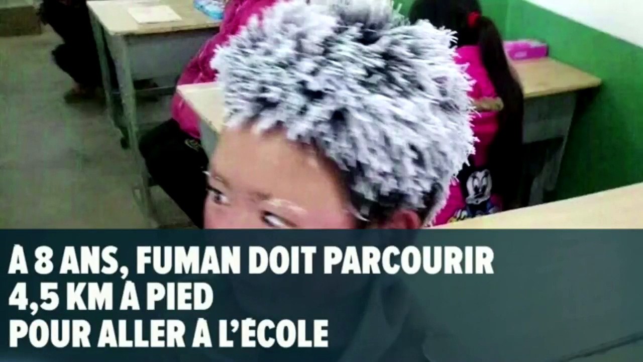 Ce garçon a parcouru 4,5 km à pied pour aller à l'école, ses cheveux ont gelé