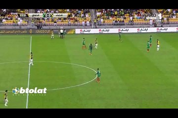 خناقة كهر با واحمد الشيـ خ في مباراة الاتحا د والاتفا ق في الدو ري السعو دي اليوم 19-1-2018