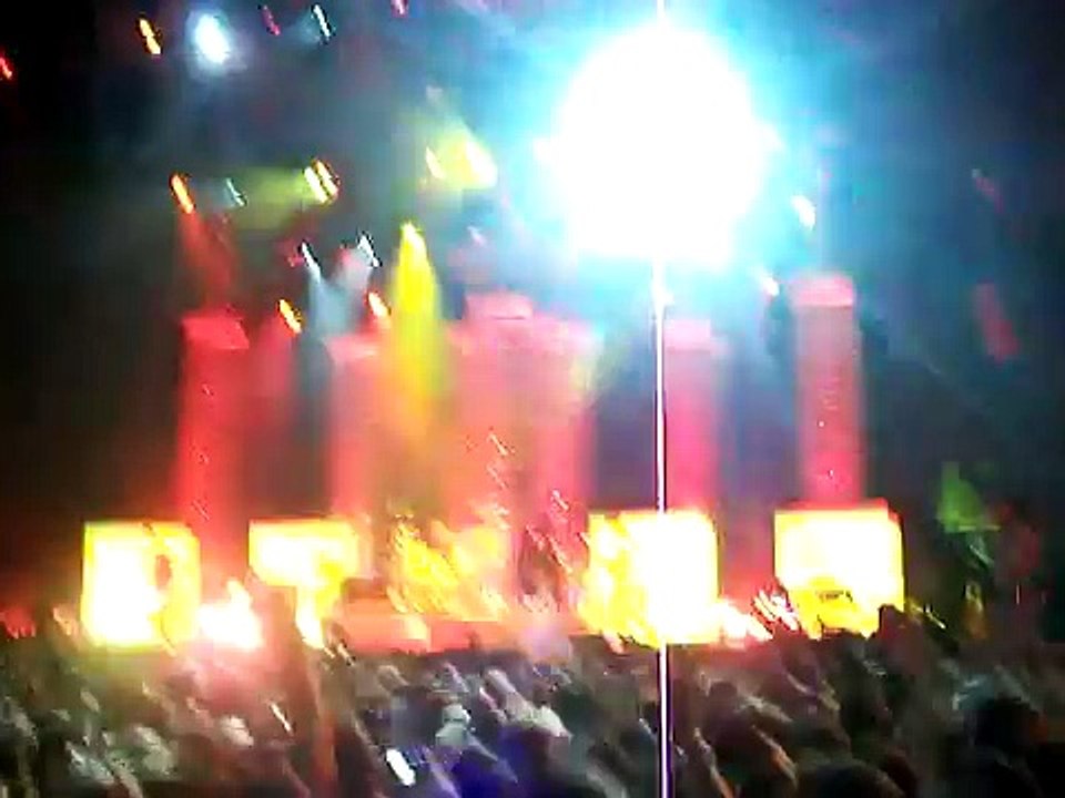 Muse - Hysteria, Meadowbank Stadium, T on the Fringe, Edinburgh, UK  8/24/2006