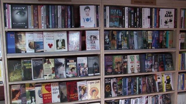 Basureros turcos rescatan libros y les dan una segunda vida