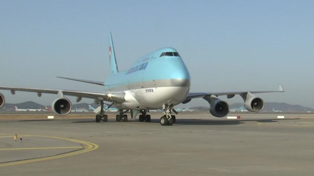 짐 두고 떠난 비행기...인천공항 2터미널 첫날 잇단 사고 / YTN