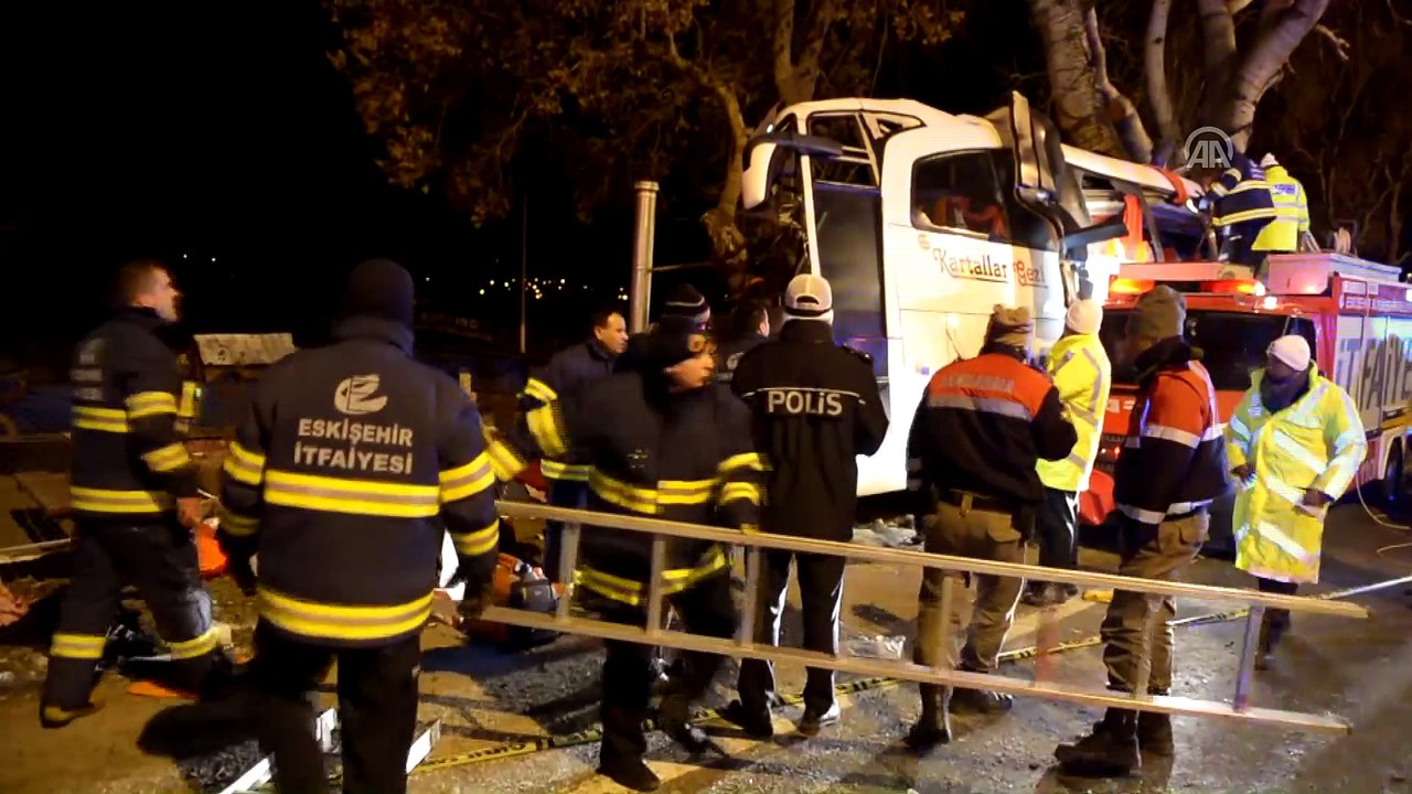 Otobüs kazası: 13 ölü, 42 yaralı(2) - ESKİŞEHİR