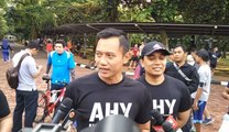 Gaya Agus Yudhoyono Sosialisasi di Taman Margasatwa Ragunan