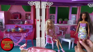 Видео с куклами Джина скрывается доме мечты Барби но Румпельштицкин ее находит