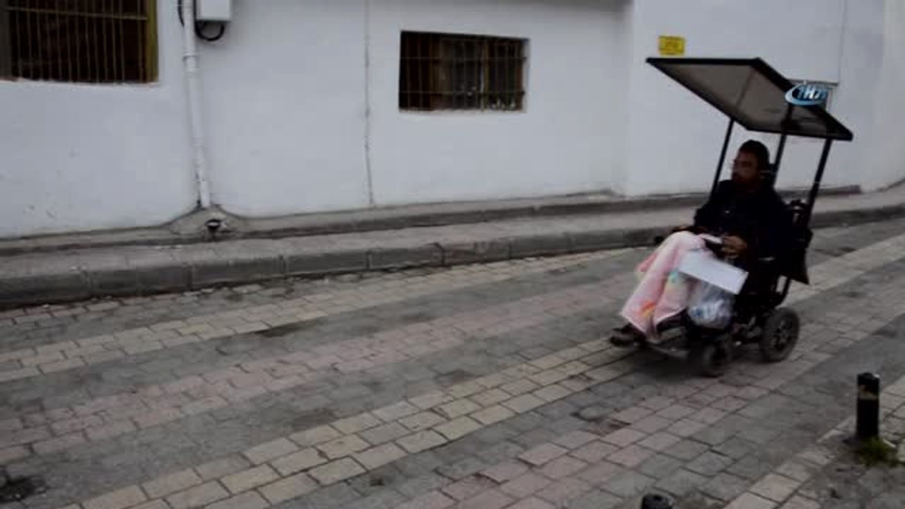 Engelli Aracına Güneş Enerjili Panel Taktırdı