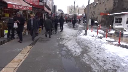 Kayseri Buzlu Kaldırımlara Kaydırmaz Halı Önlemi