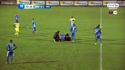 Le joueur reste au sol suite au contact!