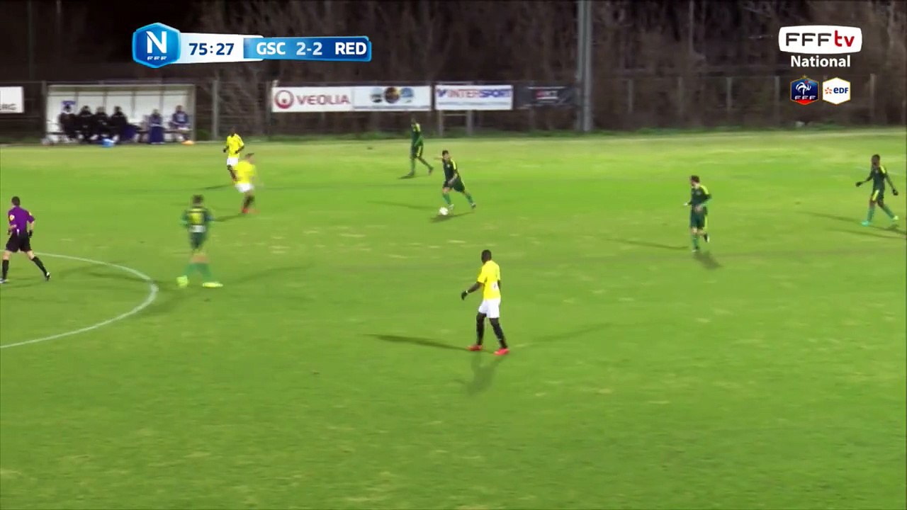 La tentative de lob passe juste au dessus !