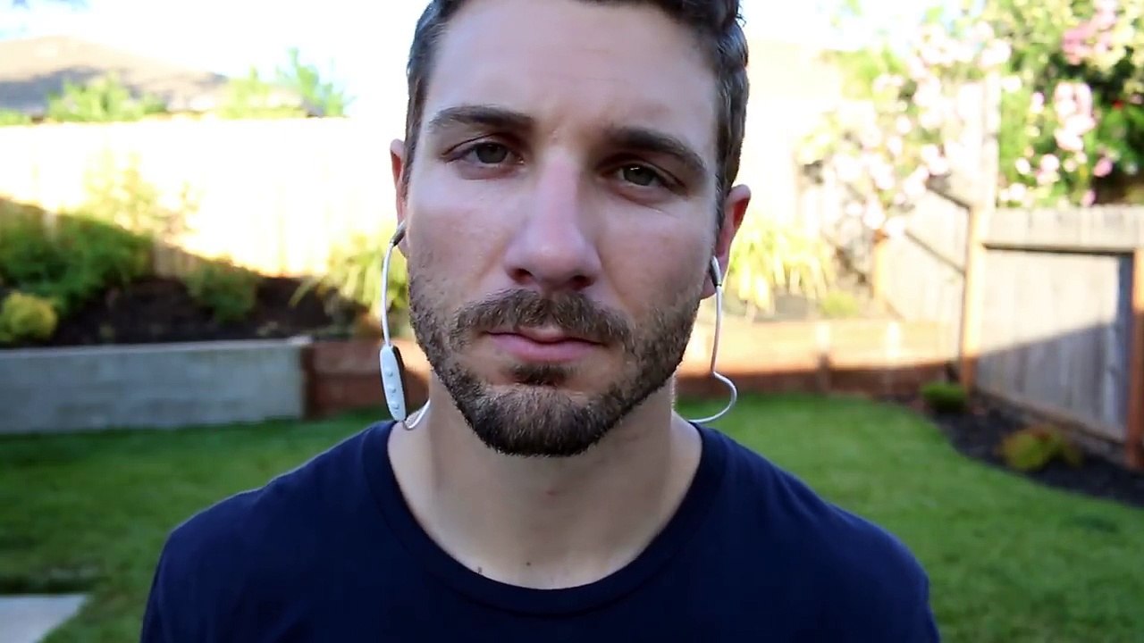 Apple AirPods vs. BeatsX vs. Jaybird Freedom // RIZKNOWS Wireless Headphones Review