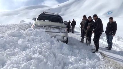 Kayak Merkezi Yolunda Mahsur Kalanlar Kurtarıldı