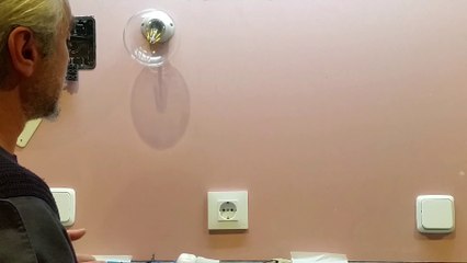 Como instalar un enchufe mandado por interrruptor