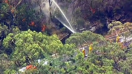 Two major bushfires hit outskirts of Sydney